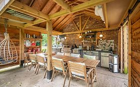 Toad Hall Lodges - Luxury Glamping Lodges Near Southwold!